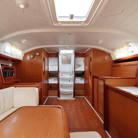 Beneteau Cyclades 43.3 - Arkina Sailing Boat Båthotell